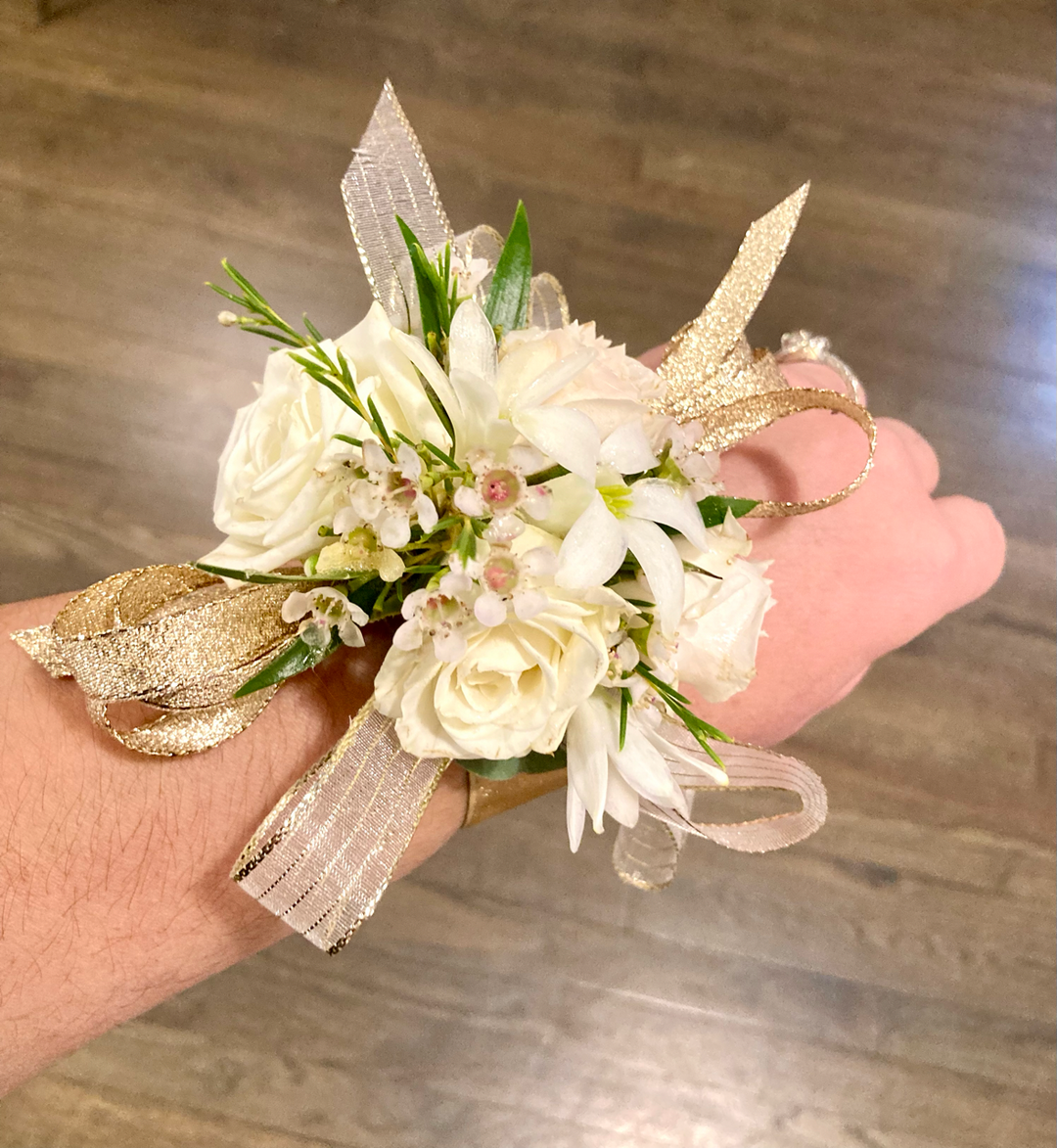 Corsage Lee's Summit Florist  Homecoming