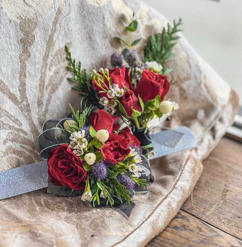 Corsage and Bout Lee's Summit Florist 