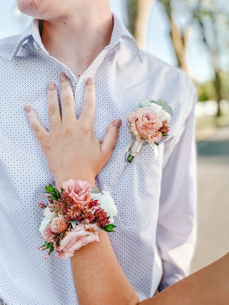 Corsage and Bout Lee's Summit Florist 